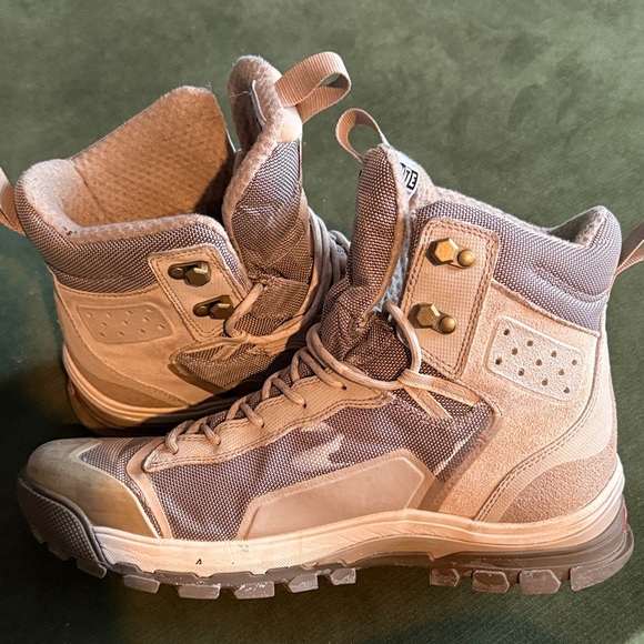 Vans Gray and Tan Outdoor Boots - Picture 4 of 5